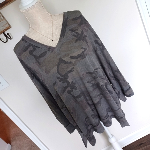 Camo Print 3/4 Dohlman Sleeve Oversized Top - Picture 5 of 12